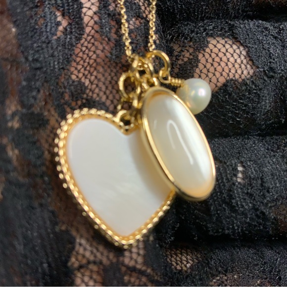 LOFT Gold Heart Pendant Necklace NWT - Picture 3 of 4